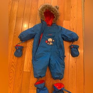 Unisex Oshkosh snow suit with attachable mittens and shoes. Very warm